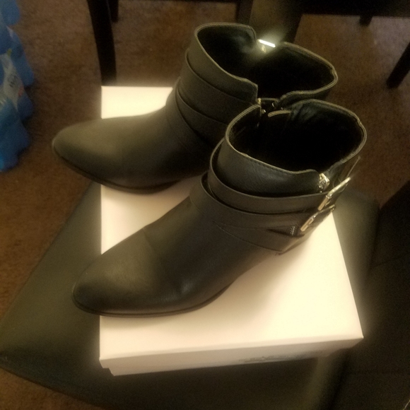 BOOTS - Picture 2 of 4